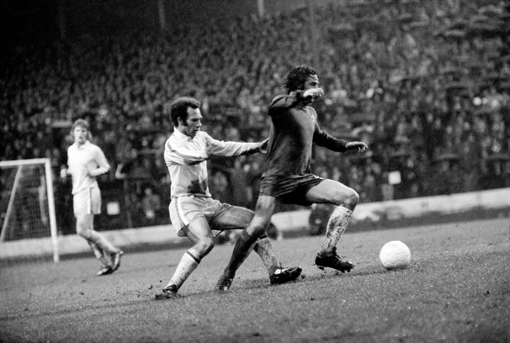 Football: Chelsea v Leeds United... Art Print - Vintage Photos Online