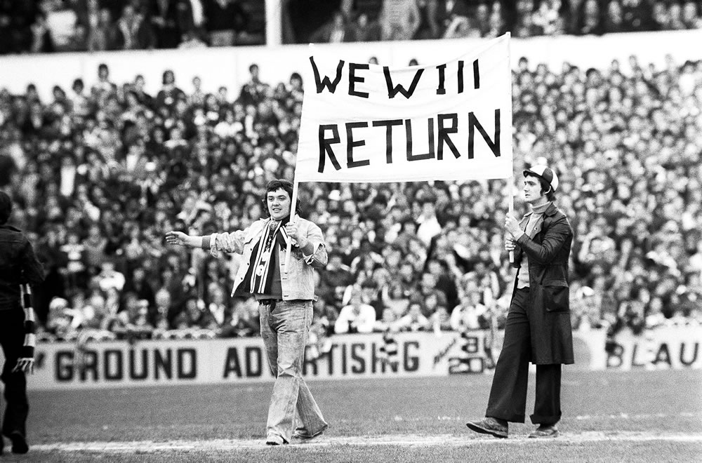 Tottenham Hotspur football fans protest against relegation ...